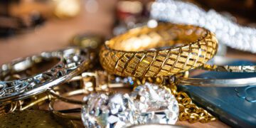 Investing in Elegance: The Financial Aspects of Gold and Jewelry Trade