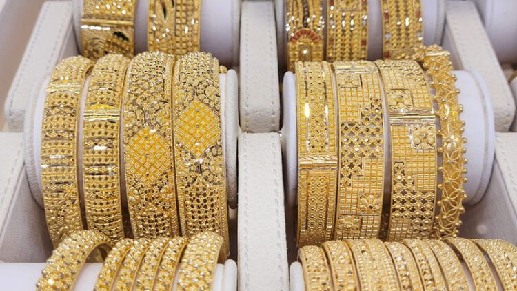 Digital Dazzle: The Role of Technology in Modern Jewelry Retail