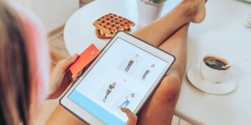 Navigating the Digital Aisle: Tips for Safe and Savvy Online Beauty Shopping
