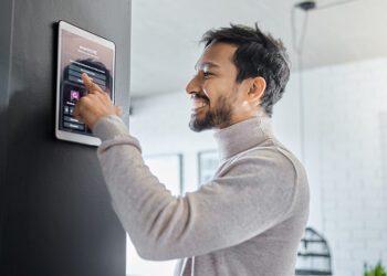 The Rise of Smart Homes: Integrating Technology into Residential Construction