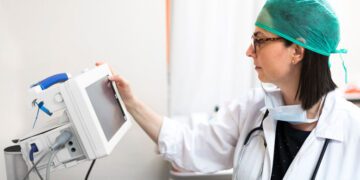Digital Diagnostics: The Role of AI and IoT in Modern Medical Devices